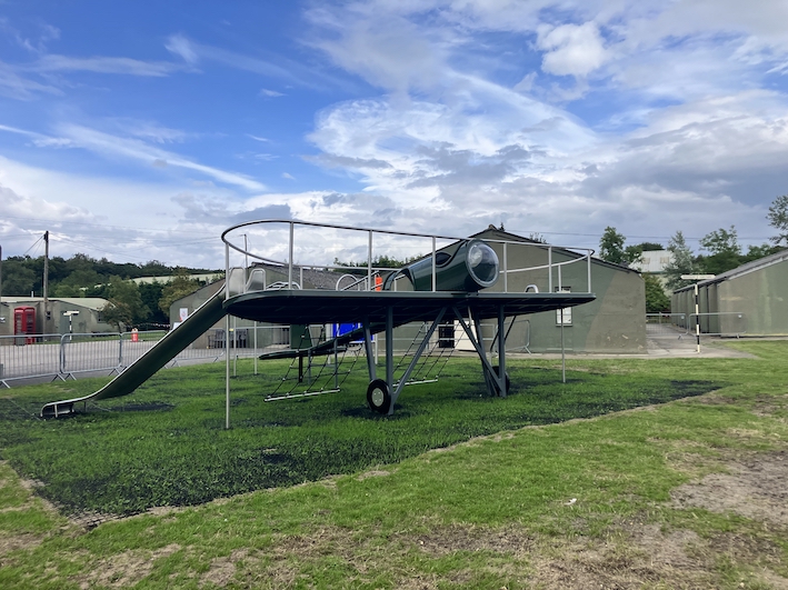 Yorkshire Air Museum<br />
Bespoke Aeroplane Unit<br />
Bespoke Spitfire Multi Play Unit<br />
Play Area Installation York